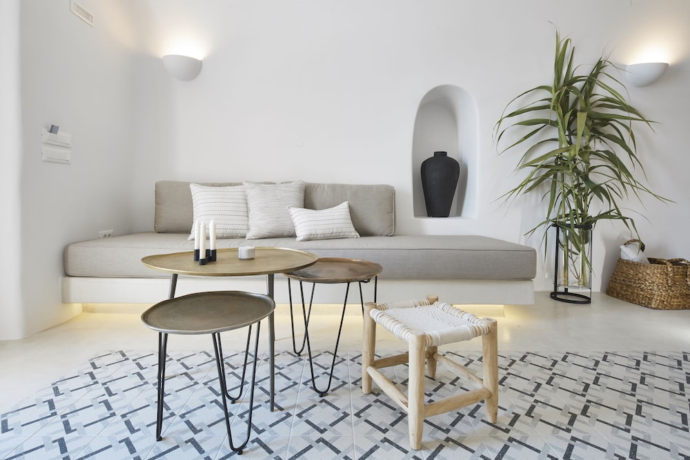 White and Co. La Torre Suites