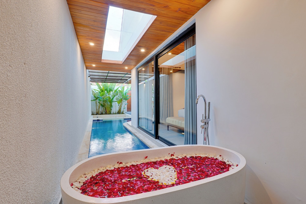 LaLuxe Villa and Residence