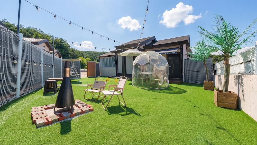 Taean Holy Dog Pool Villa