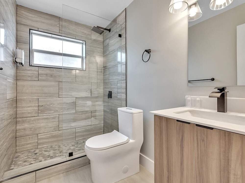 Cozy 1BR Seaside, Steps to Hollywood Beach & More