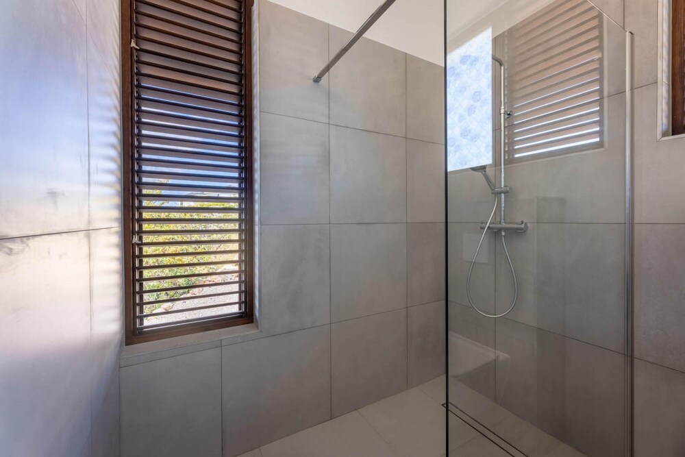 La Perla Chic Panoramic Designer Villa