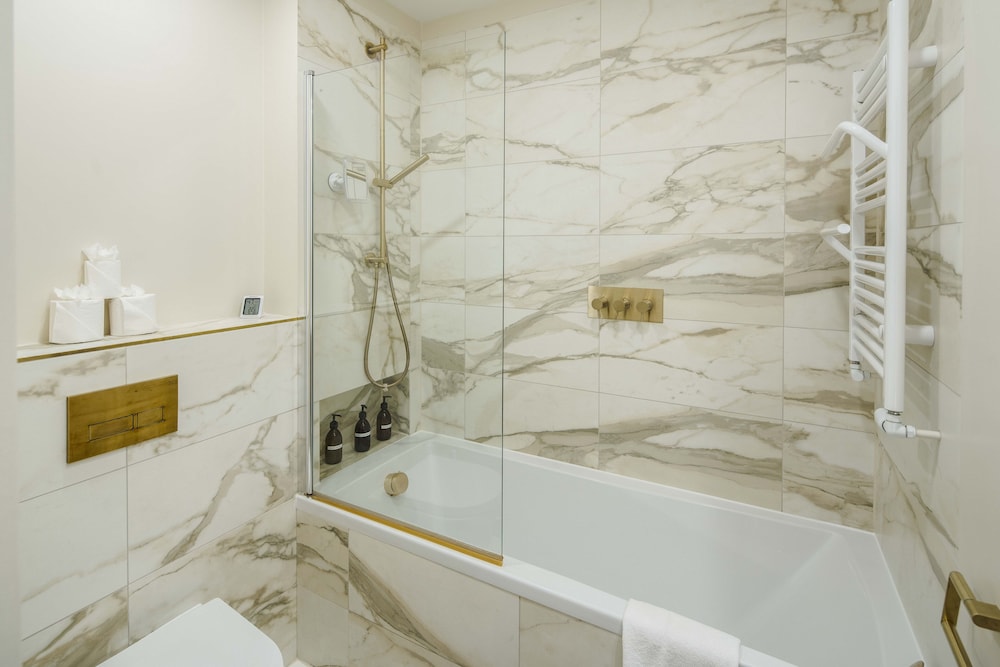 Stylish 2 Bedroom / 2 Bath In Notting Hill