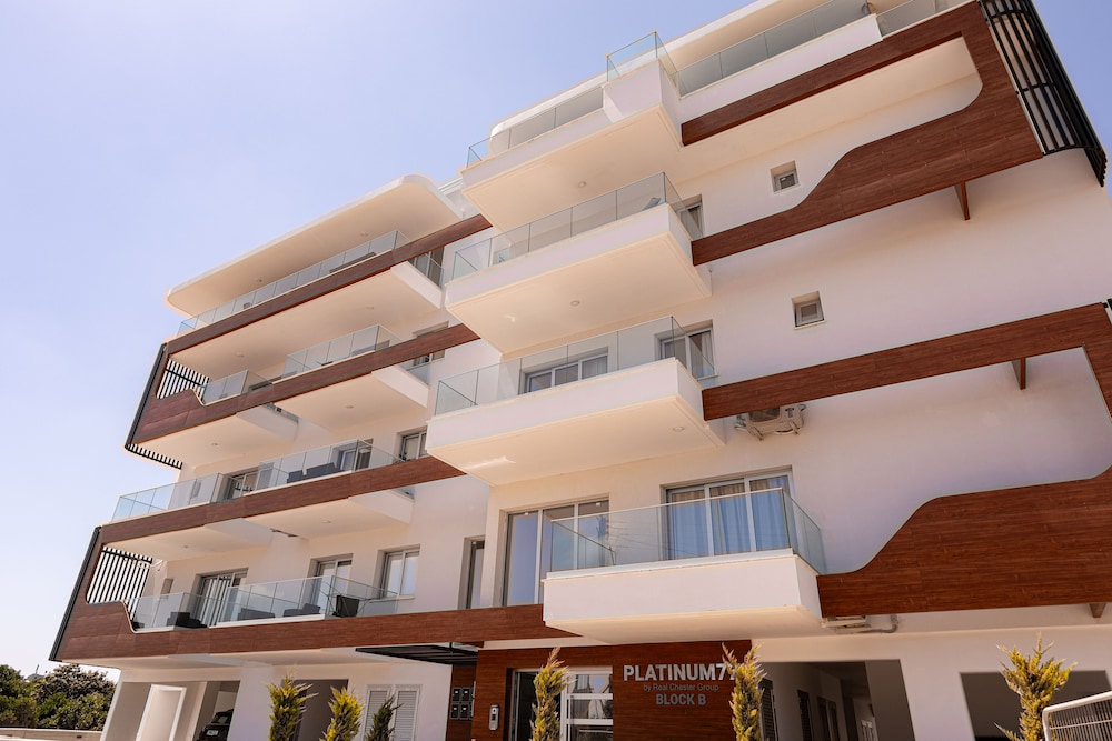YAMAS Urban Living Platinum 77 Penthouses