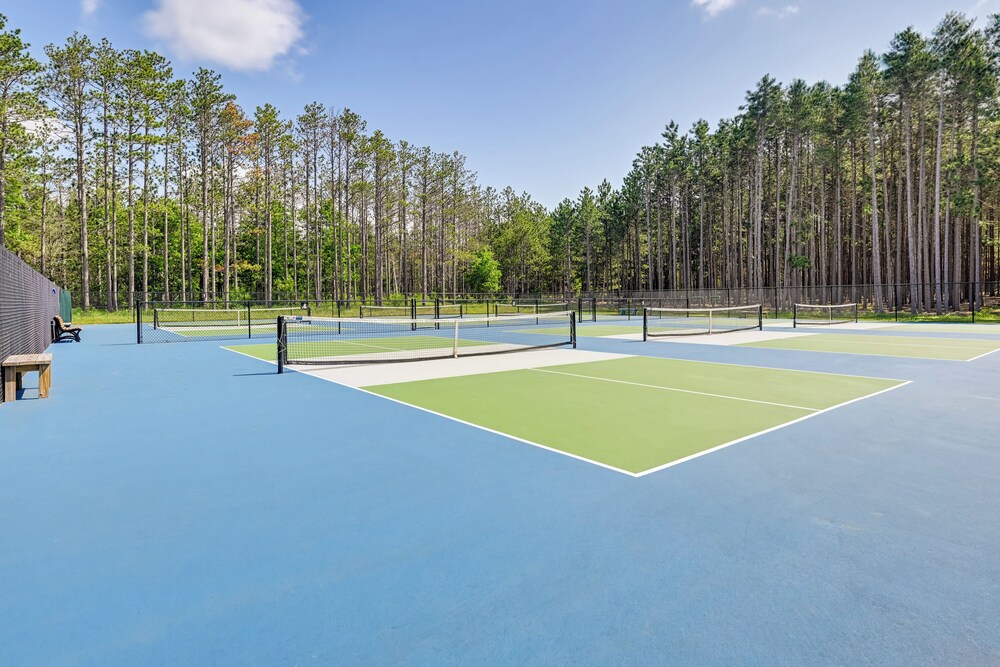 < 5 Mi to 5 Golf Courses: Home in Lake Arrowhead