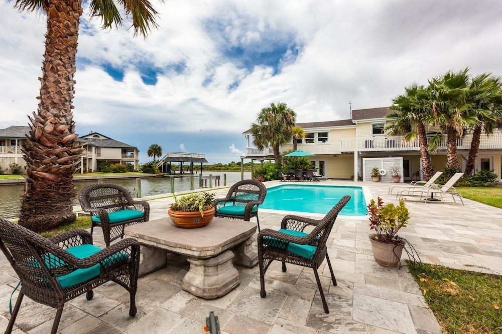 Luna Mar by Ryson Vacation Rentals