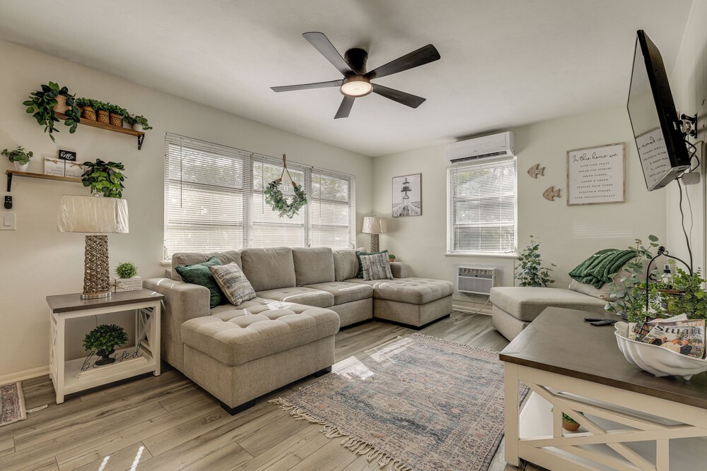 Walk to Shops & Dining: Downtown Stuart Home!