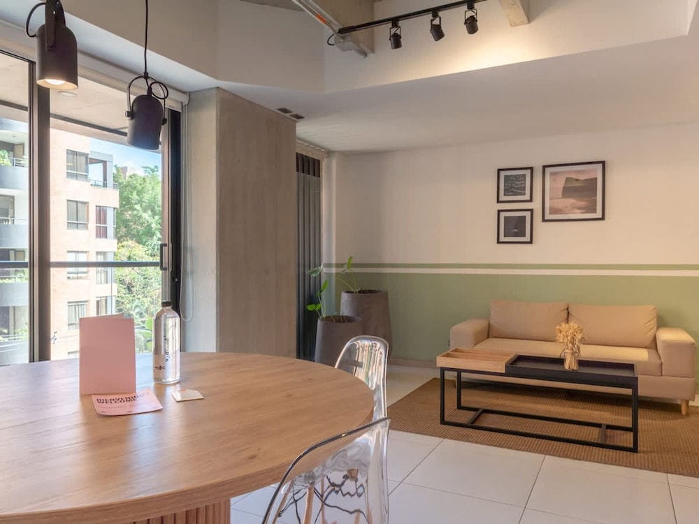 Spectacular 3 BR w Balcony in Laureles Medell n