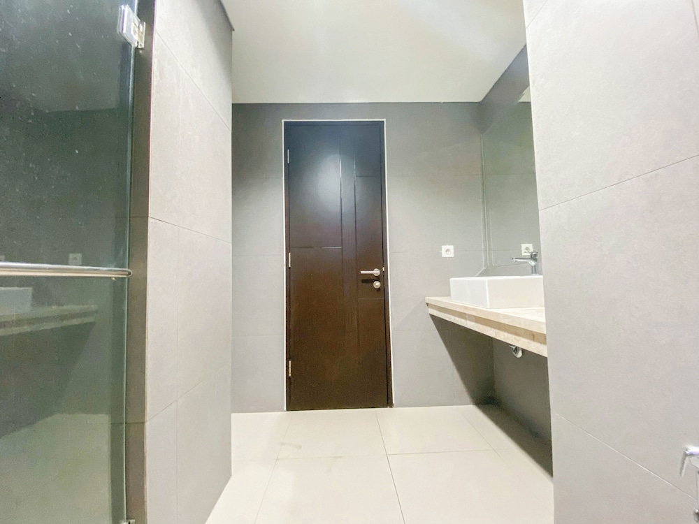 Pleasurable 1BR Apartment Patraland Amarta