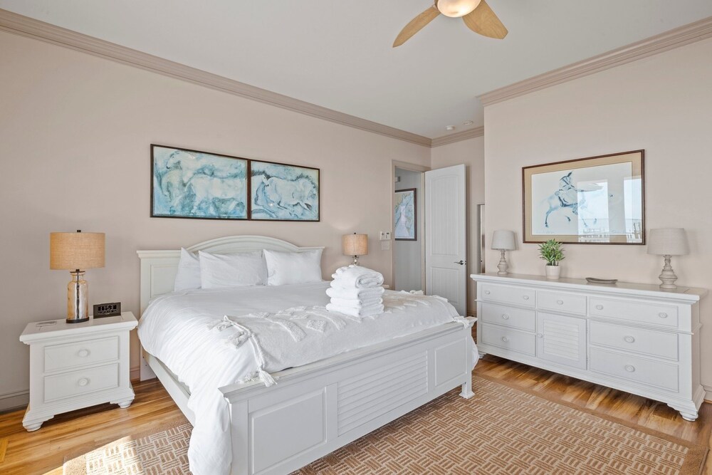 The Island House 5 Bedroom Home by RedAwning view 2