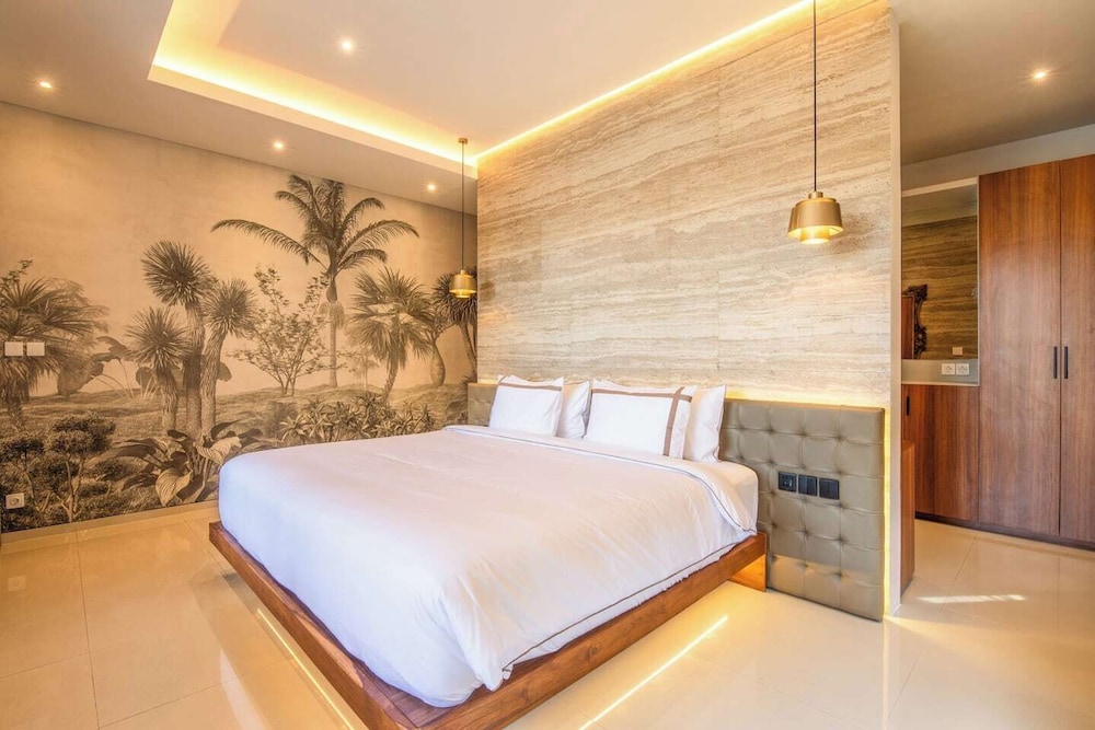 Exquisite 5BR Villa: Premier Luxury in Seminyak