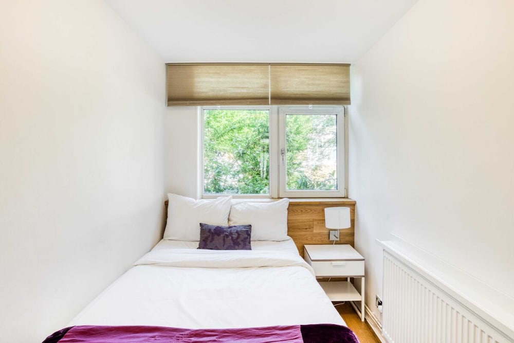 Homely 4 Bedroom House in Brixton