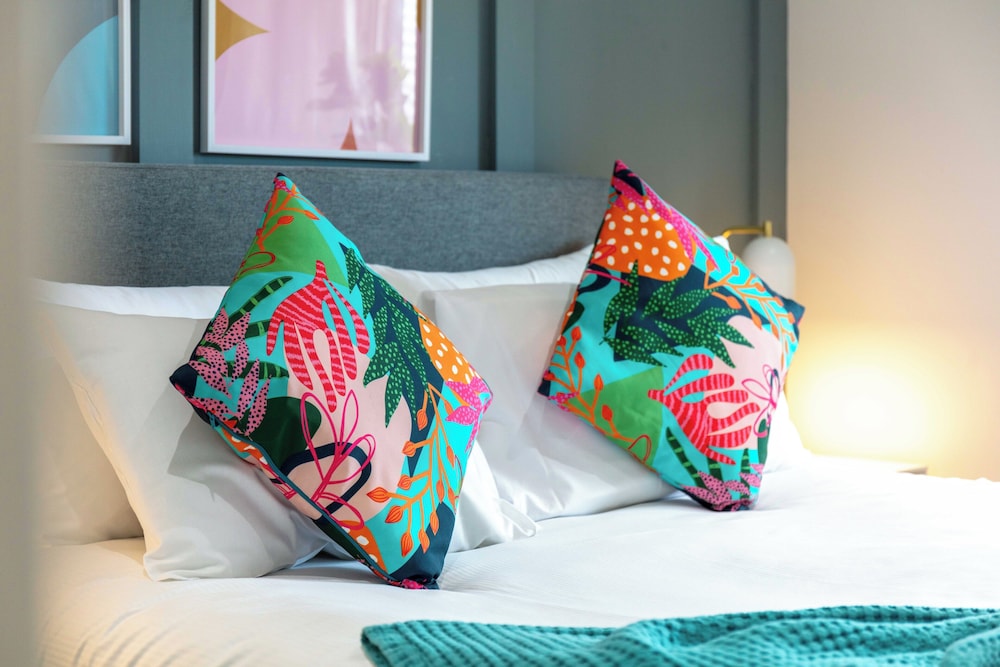 The Annick Suite No.1