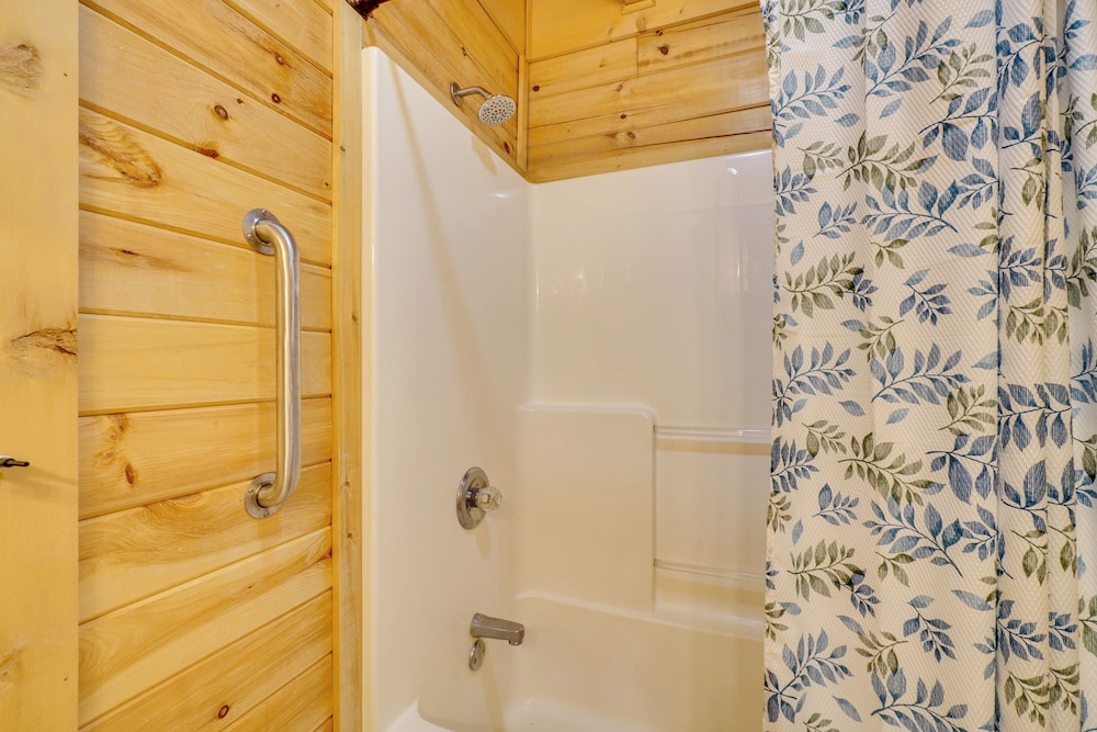 Walk to Douglas Lake: Cabin w/ Private Hot Tub!