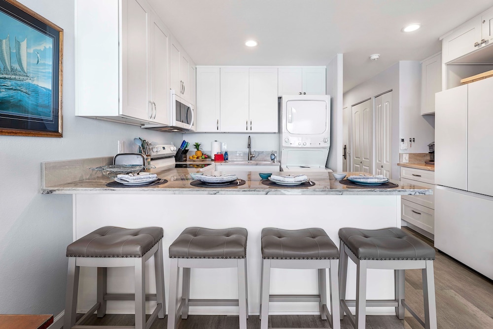 Ocean Front! - Second Floor With AC & Lanai! - Vrkcv