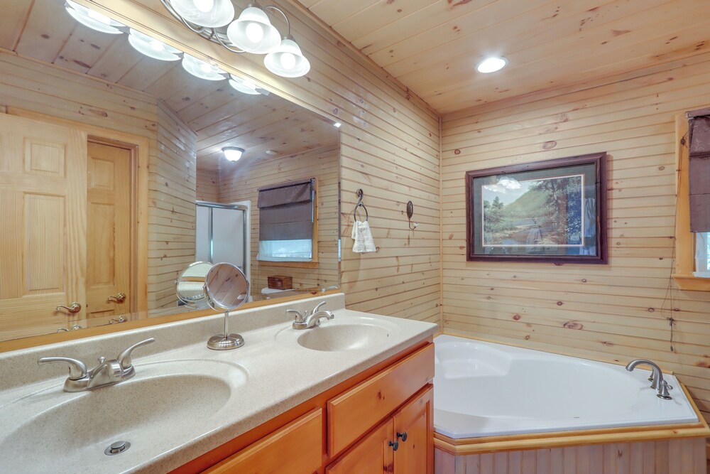 Hot Tub, Decks & Creek Access: Mccaysville Cabin!