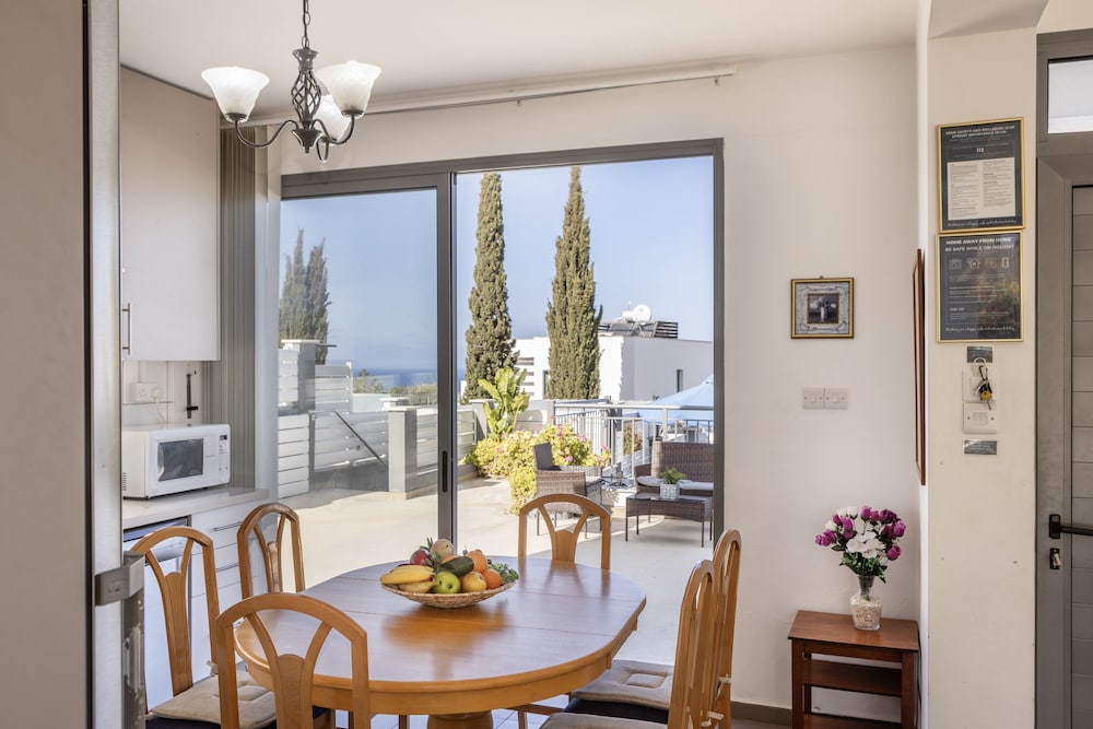 Lenias Sea View in Neo Chorio