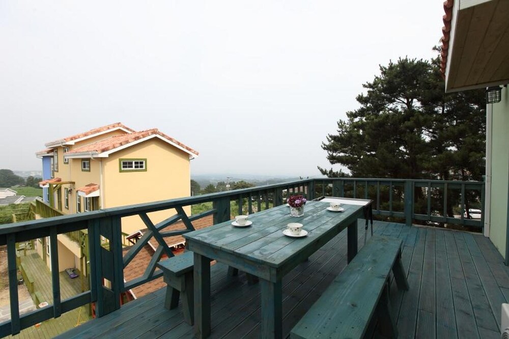 Jeju Olrepeurobangseu Pension