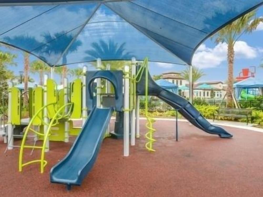 Magical Getaway Near Disney Private Pool + Resort Access, Bbq Grill! 4 Bedroom Townhouse