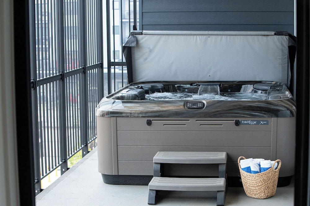 Hotel The Monashee House by Revelstoke - Image 1