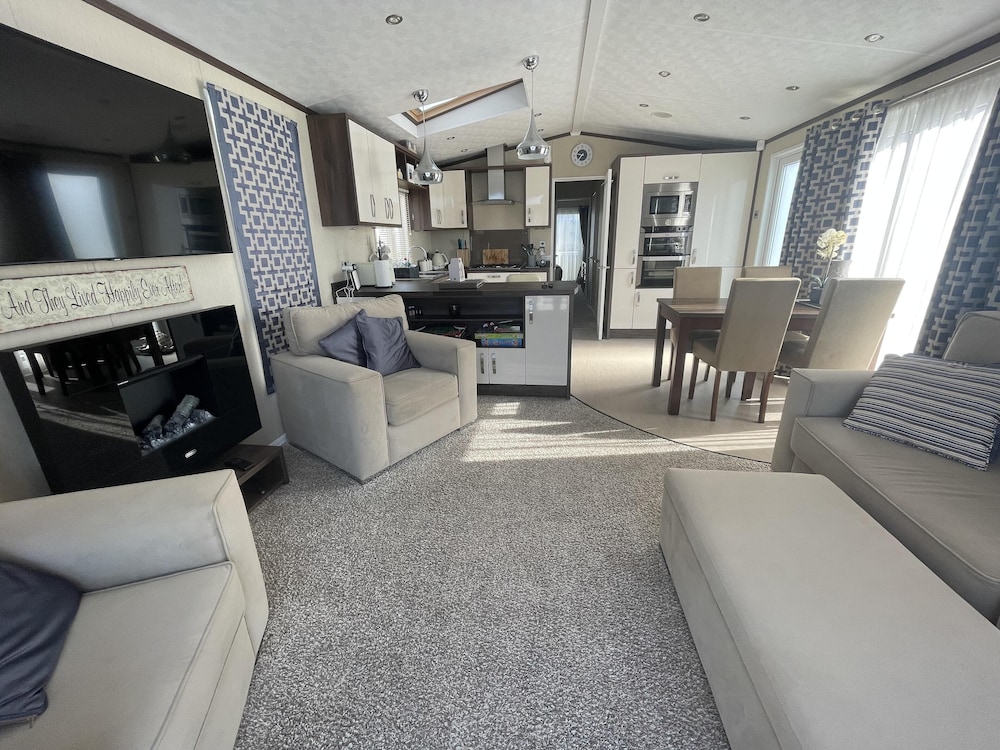 Poole Harbour View Lodge at Rockley Park view 4