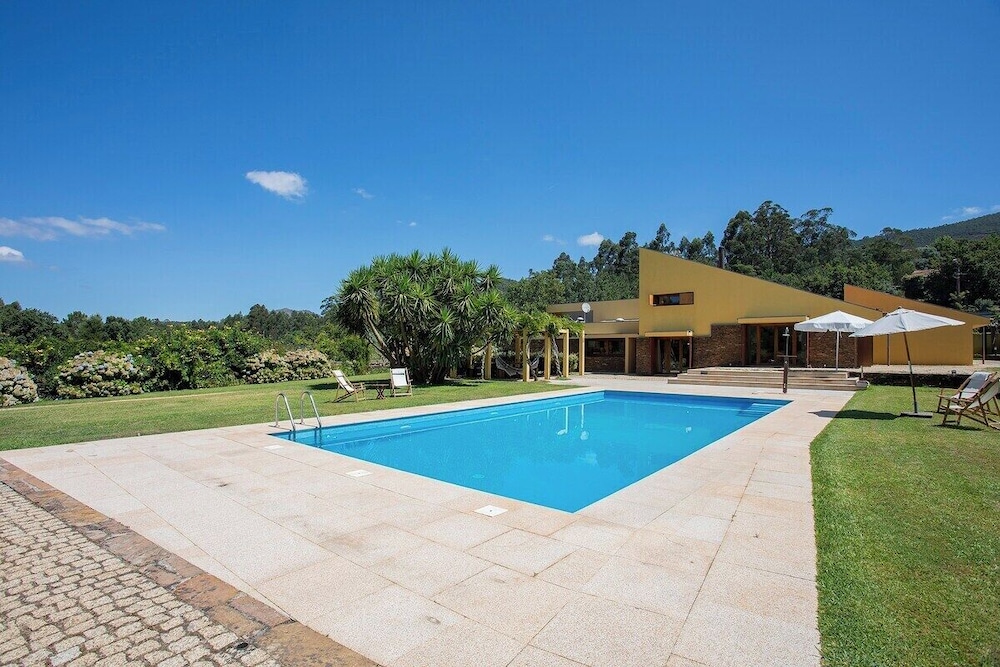 Liiiving in Caminha Countryside Pool House