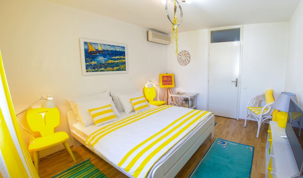 Yellow Lilly Mostar Apartment view 2
