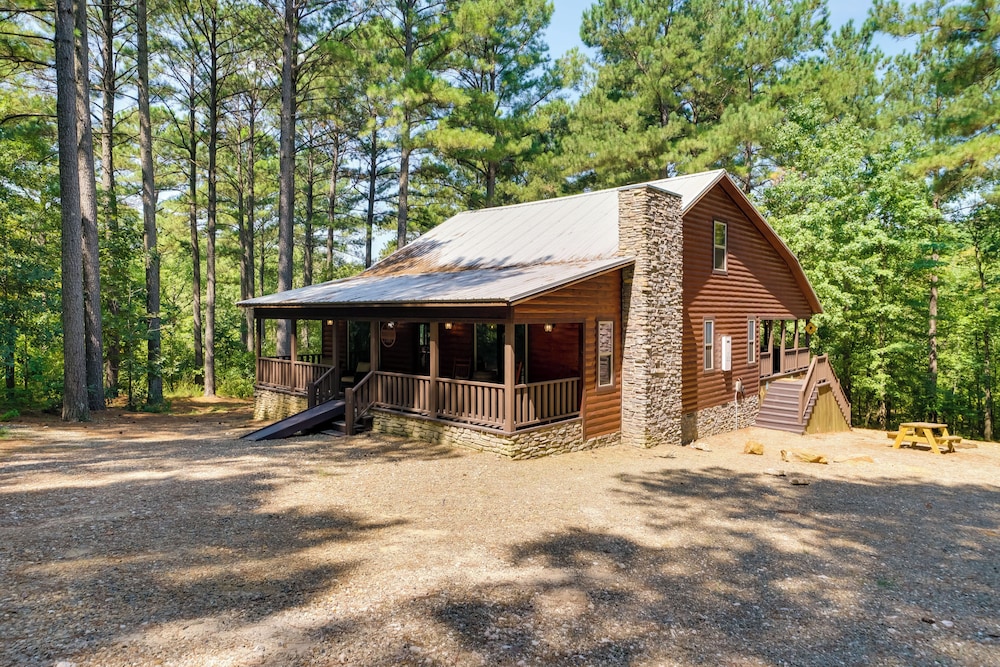 Broken Bow Escape w/ Hot Tub & Basketball Court! view 5