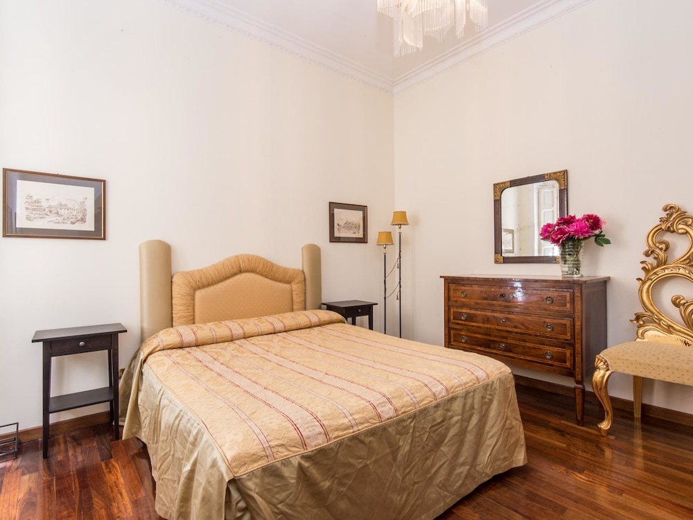 RSH Spanish Steps Luxury Apartment
