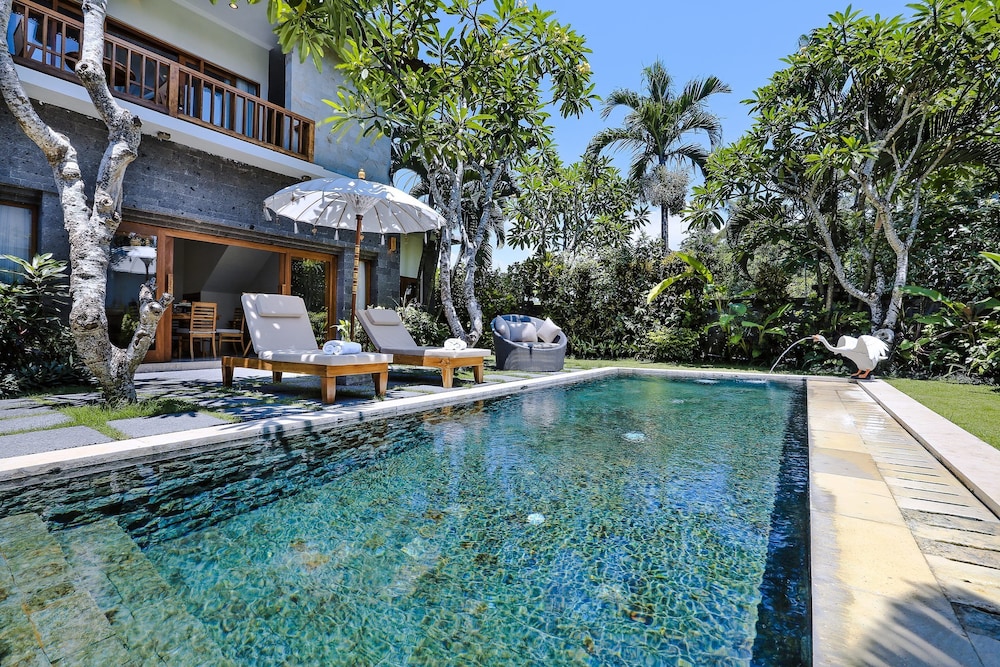 Desa Swan Villas & SPA