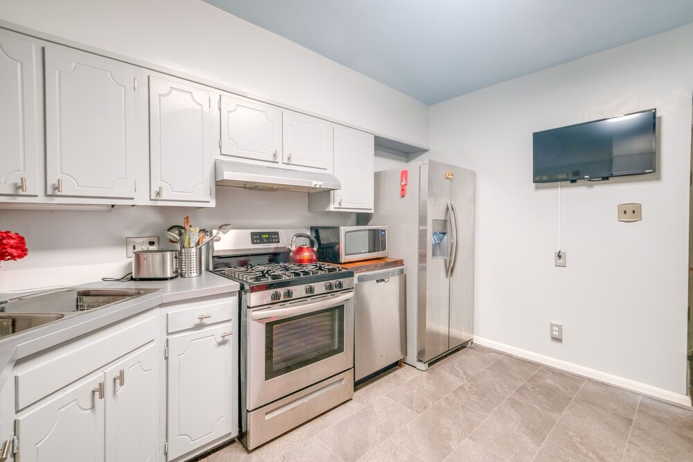 Historic Georgetown Townhome: Walkable Location!