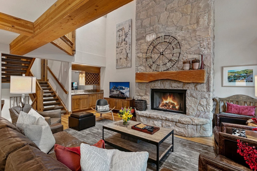 Sterling Lodge at Deer Valley Resort - Three Bedroom Condo with Hot Tub #111 3 Condo