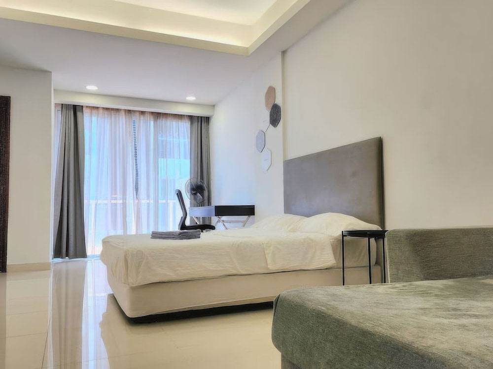 Dorsett Hartamas SkyPool & Chill