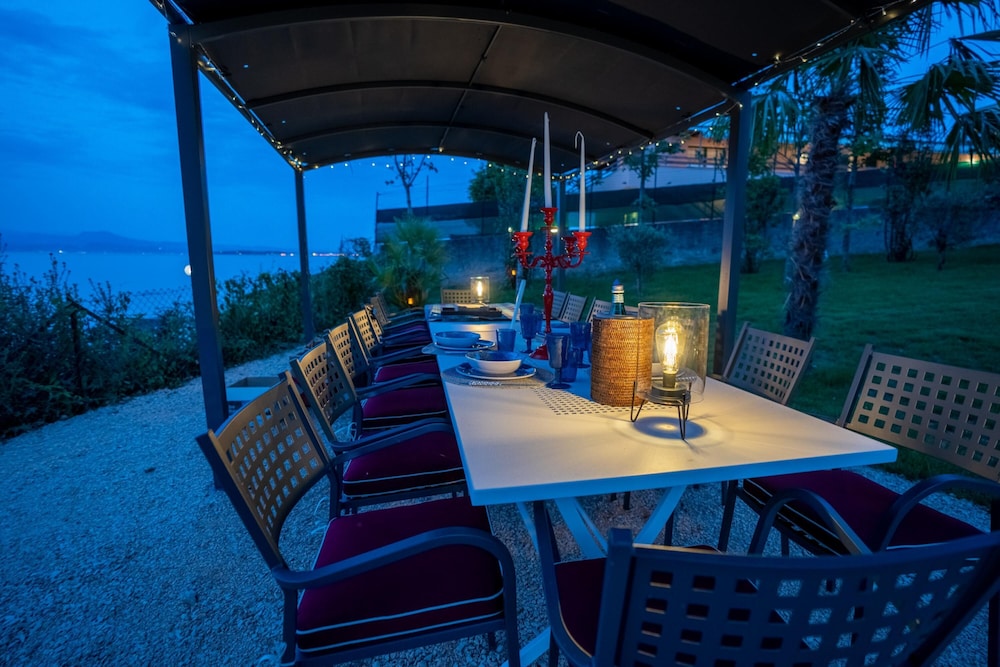 Charming Green and Blue Villa by Wonderful Italy