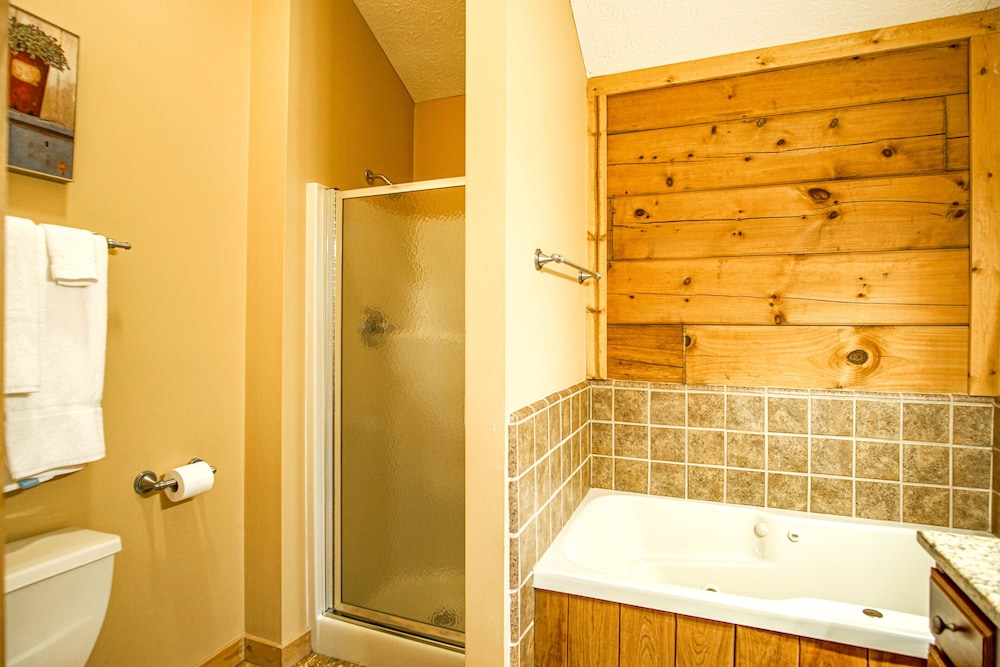Loggers Run #7: 5 Bedrooms, 3.5 Bath: Slope Side. Overlooks The Ski Trail !