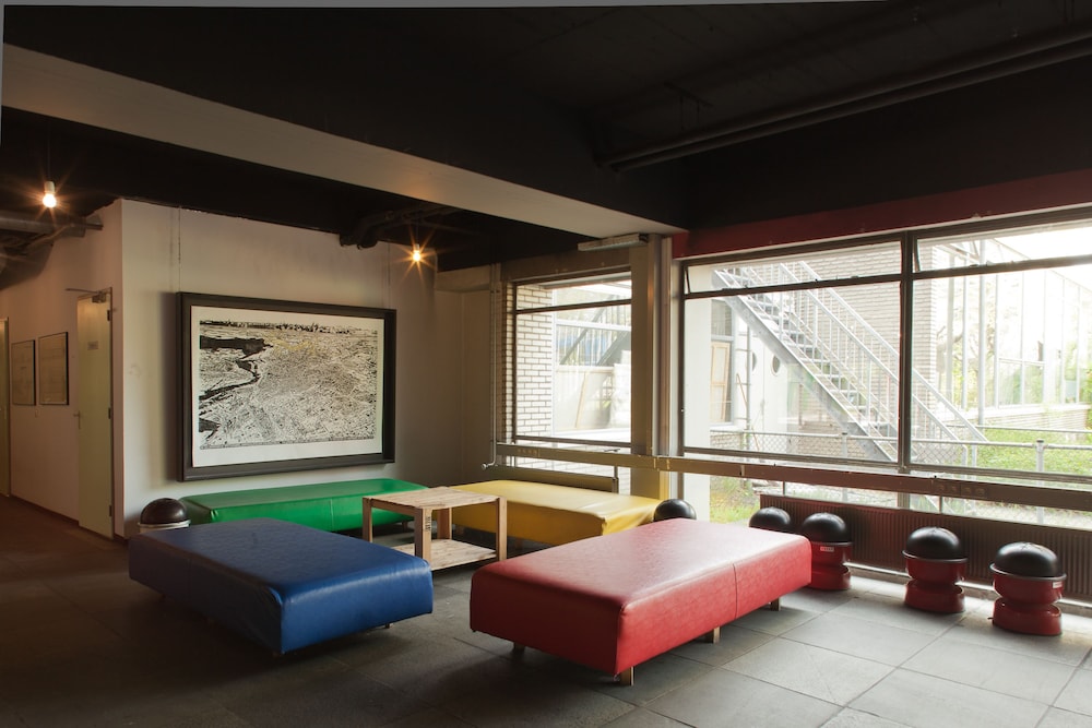WOW Hostel Amsterdam