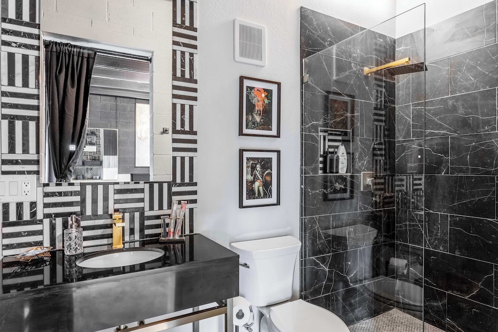 Upstay: Luxe Pool Retreat7 Min to Rainey St