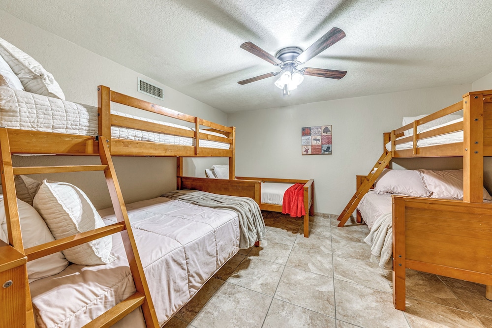 Spacious Ruidoso Home w/ Patio & Mountain Views!