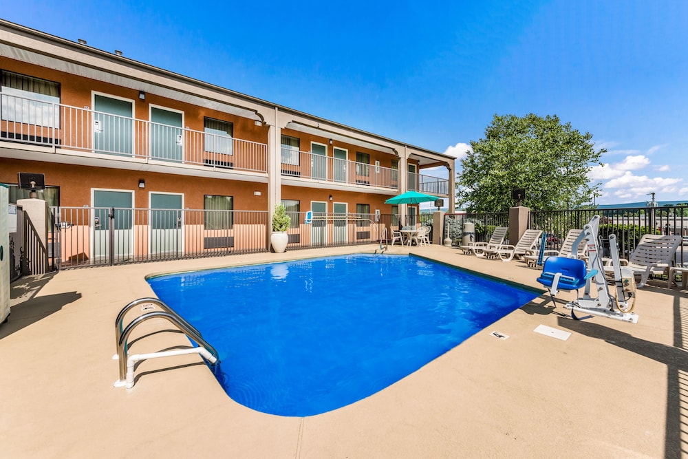 Quality Inn Johnson City near Downtown