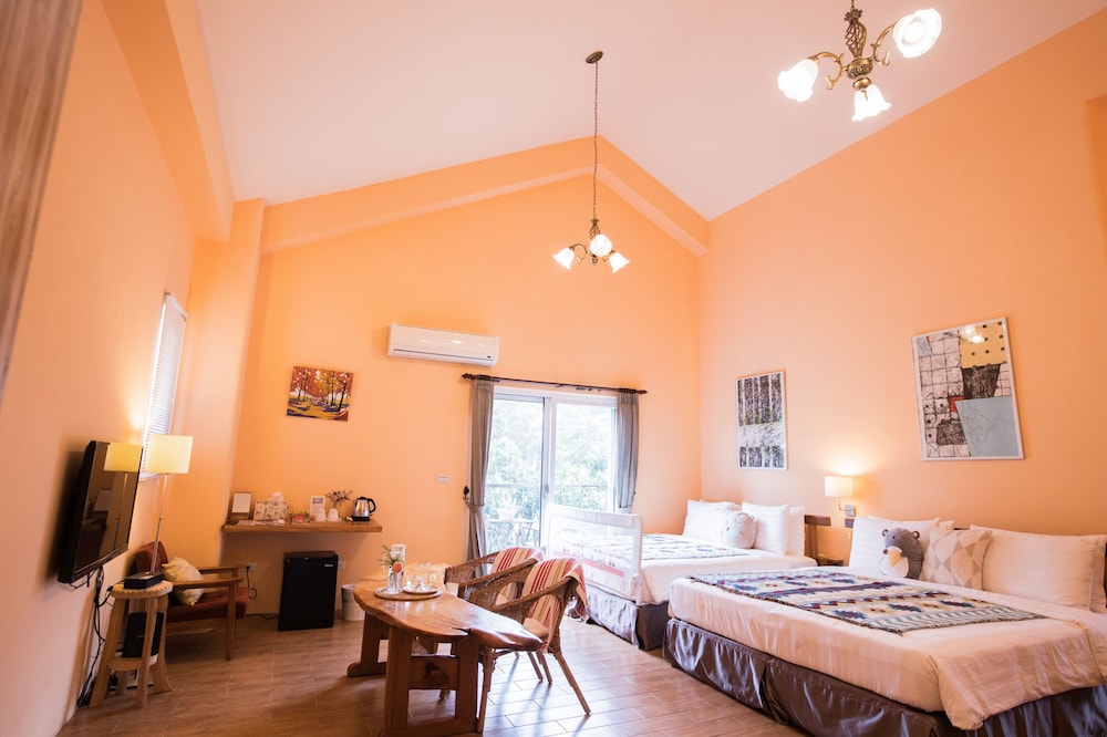 Bonjour Bebe Hostel