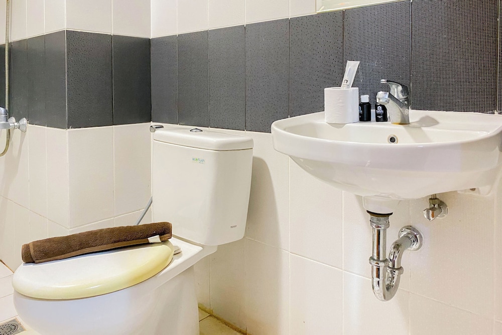 Comfort Living 2Br At Cinere Bellevue Suites Apartment