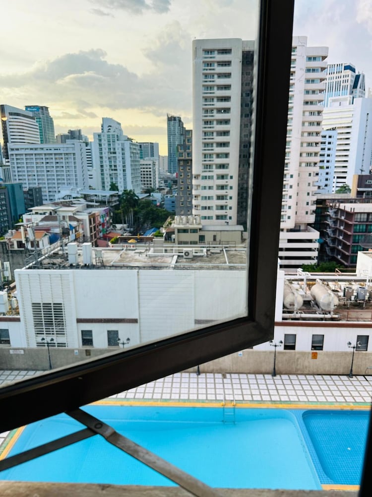 Direct Rooms at Omni Complex Nana