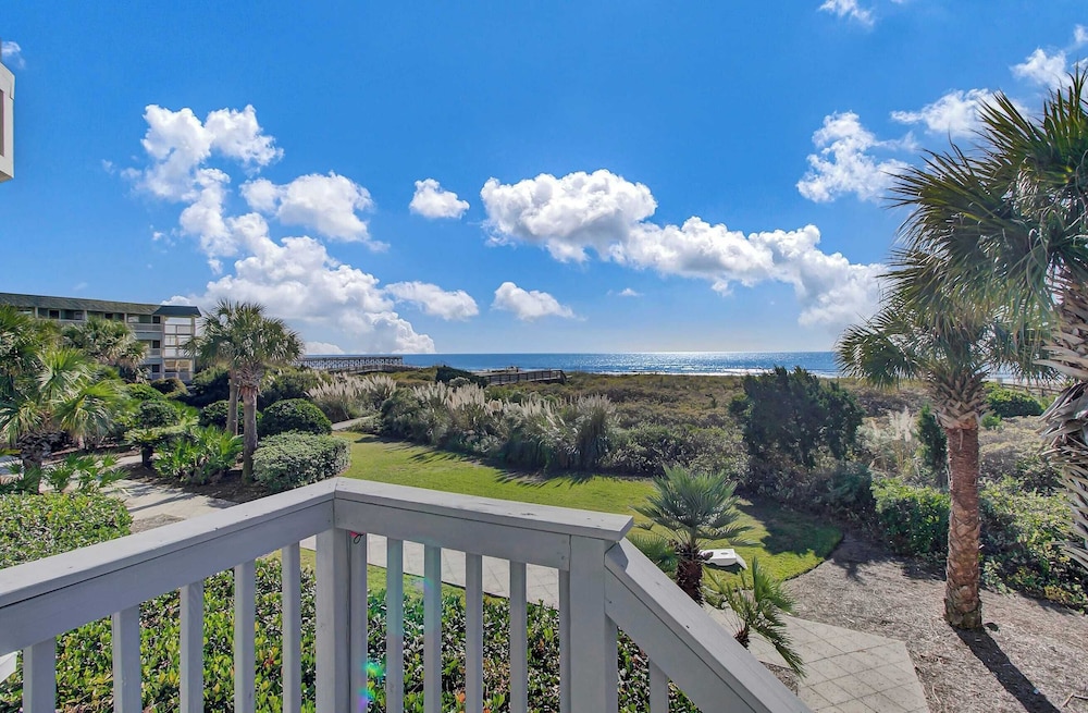 Beachfront 3bdr Condo w/ Pool & Deck Ocean Views Ocean Blvd #102 by Avantstay