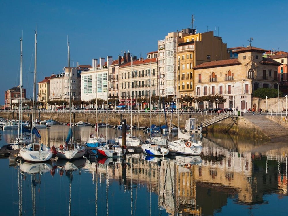 Apartment in Gijon Near San Lorenzo Beach