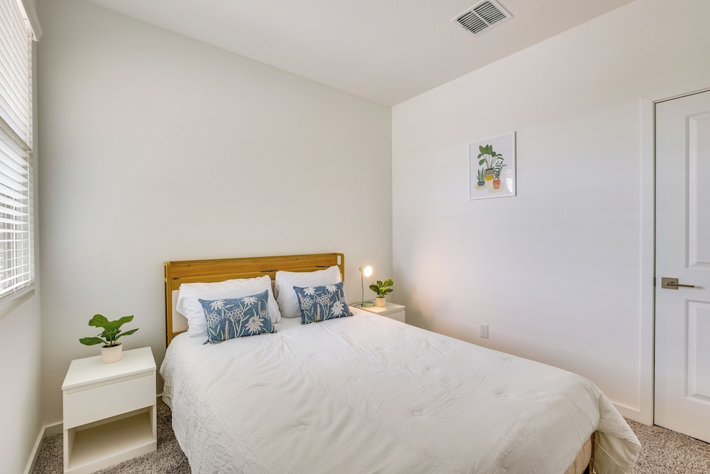 10 Mi to Spring Training: Phoenix Area Home