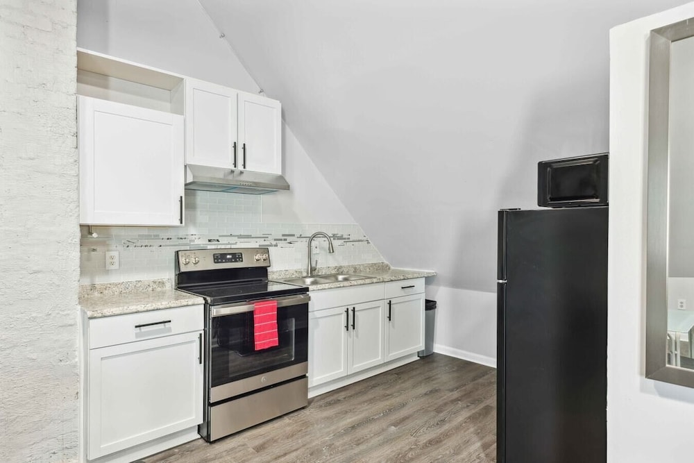 Cozy 2-bed Urban Retreat in Downtown Detroit
