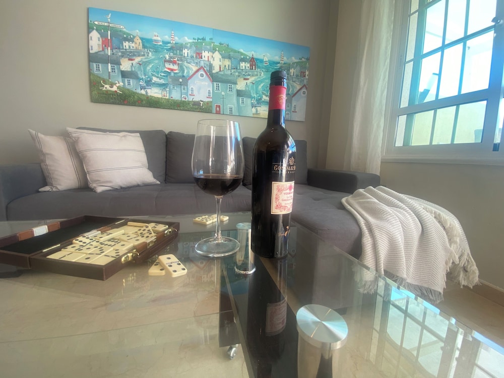 New Renovated Family Home Above Swimming Pool!