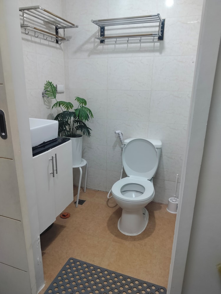 Cozy Quezon City Condo With Private Pool & Elevator Access