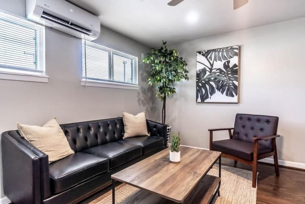 Stylish 1BR Urban Retreat