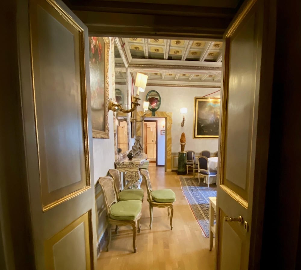 A Prince in Rome Elegant Navona Terrace Apartment