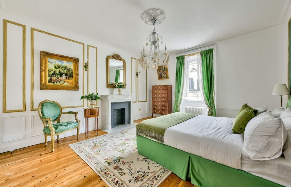 Noble Luxury Residence in the Heart of Paris